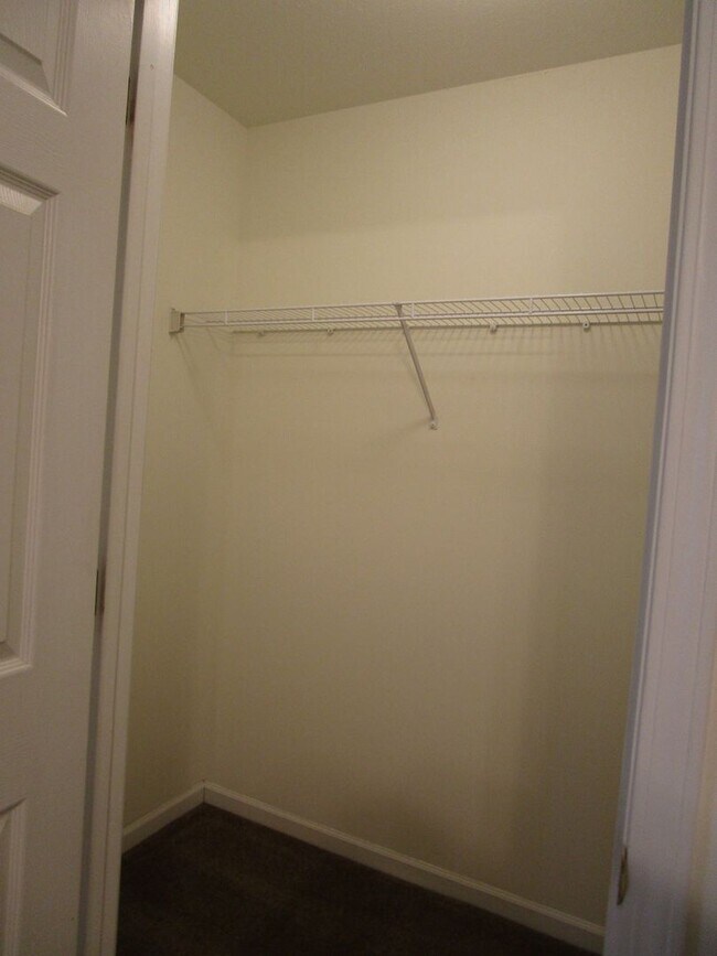 Building Photo - 5004-5006-5006 Betty Jean Way