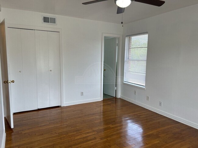 Building Photo - 2309 Sunny Ln
