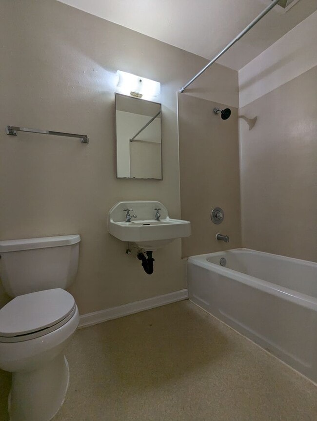 Building Photo - Nice 2 bed/1 bath located in the Whiteaker district