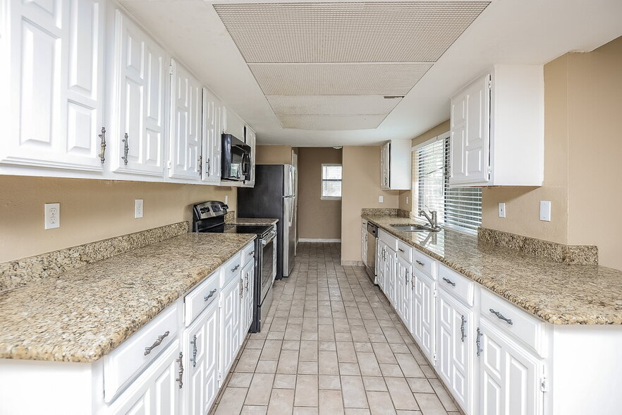 Building Photo - 7609 Xavier Dr