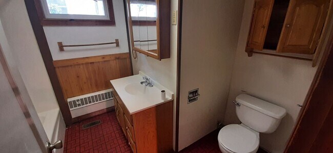 Building Photo - 408 E Lincoln St