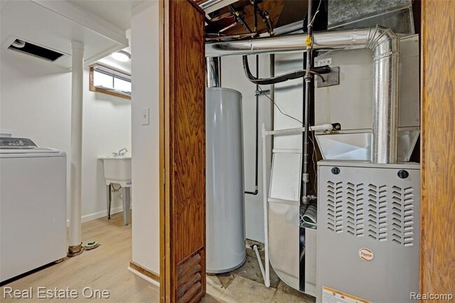 Building Photo - 1982 S Ortonville Rd