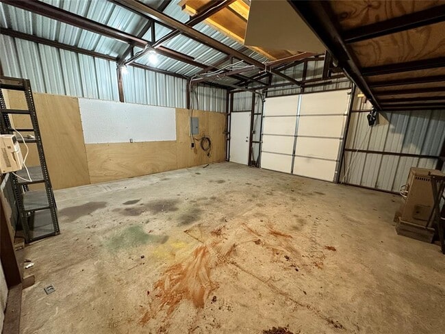 Building Photo - 2221 NE 8th St