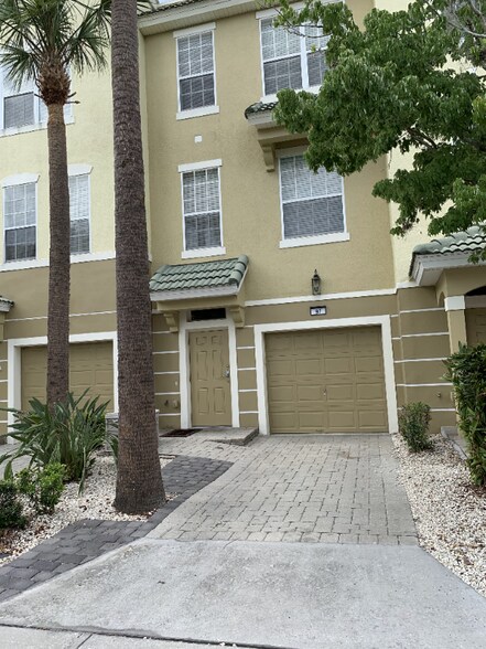Building Photo - 8012 Cool Breeze Dr