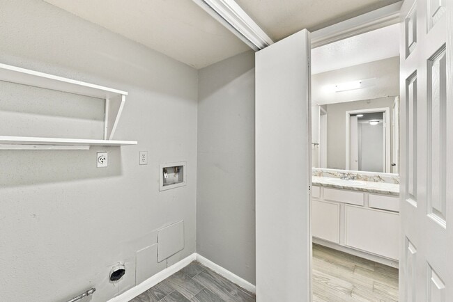 Building Photo - 4023 Briarglen Dr
