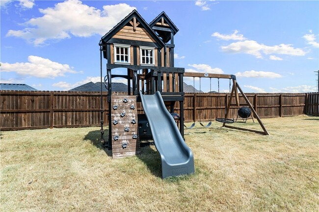 Building Photo - 1020 E Skyline Lp