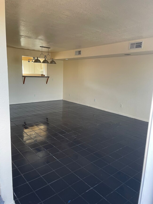 Dining Area with Bar - 544 Multy Ct