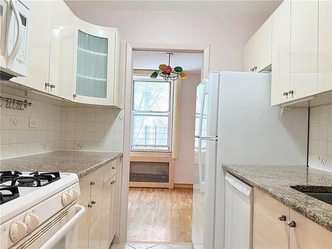 Building Photo - 2678 Ocean Ave