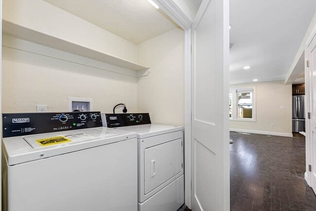 Building Photo - 70-72 Stanley Ave