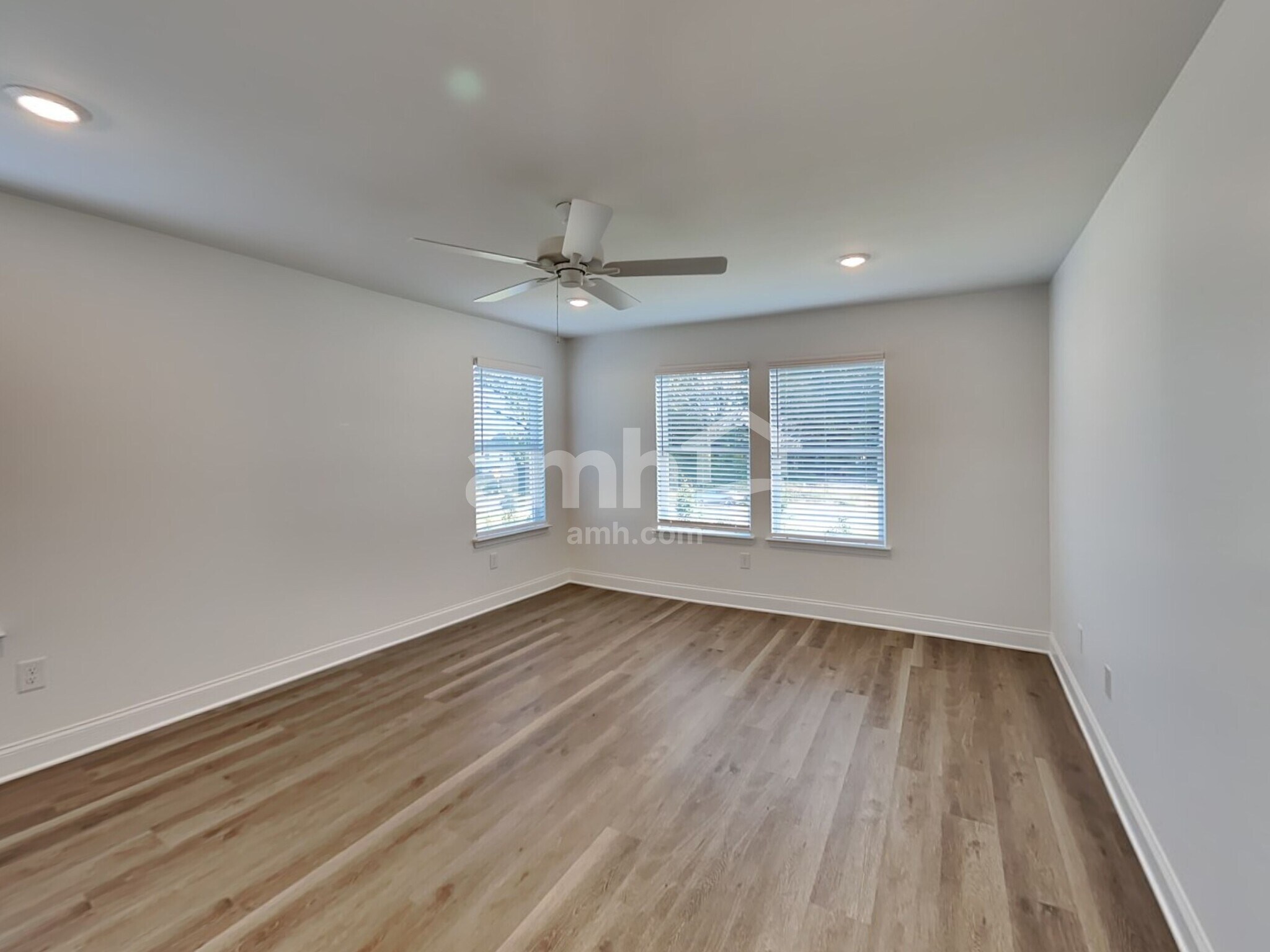 Building Photo - 30 Hickory Ct