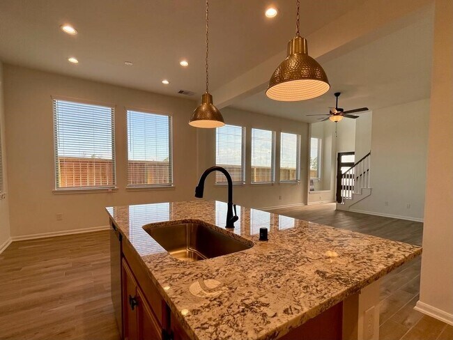 Building Photo - 639 Silver Pear Ct