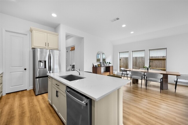 Building Photo - 31243 Riley Hts Dr