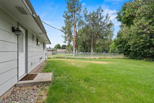 Building Photo - 3816 S Bowdish Rd
