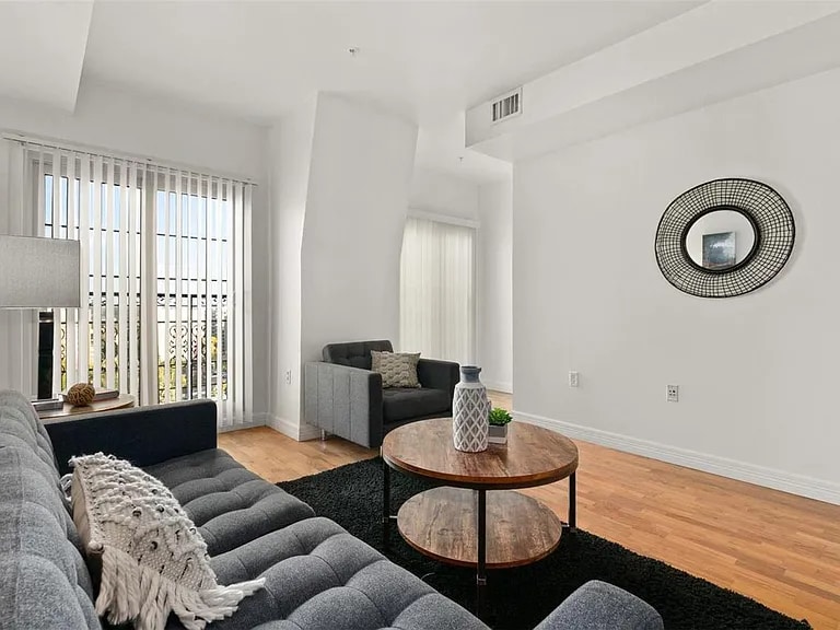 Building Photo - 975 Lincoln St