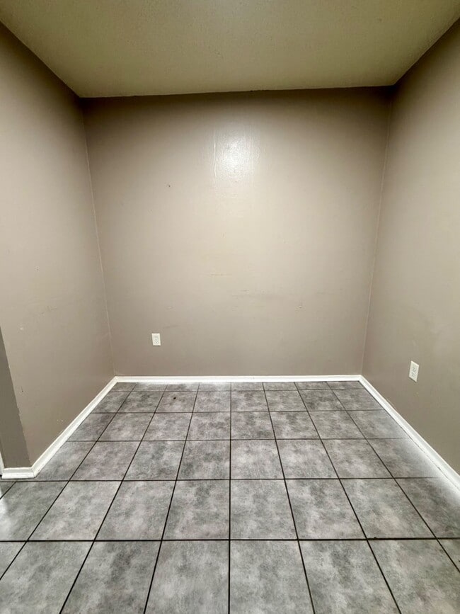 Building Photo - 416 Marigny Cir