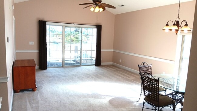 Building Photo - LOVELY 2 BEDROOM, 2 BATHROOM FURNISHED CON...