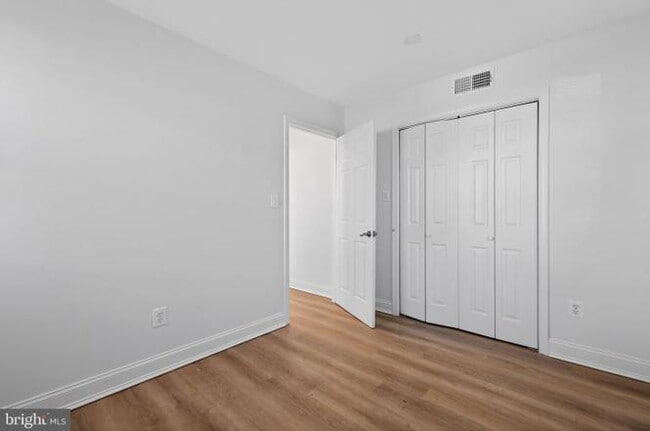 Building Photo - 3065 Patrick Henry Dr