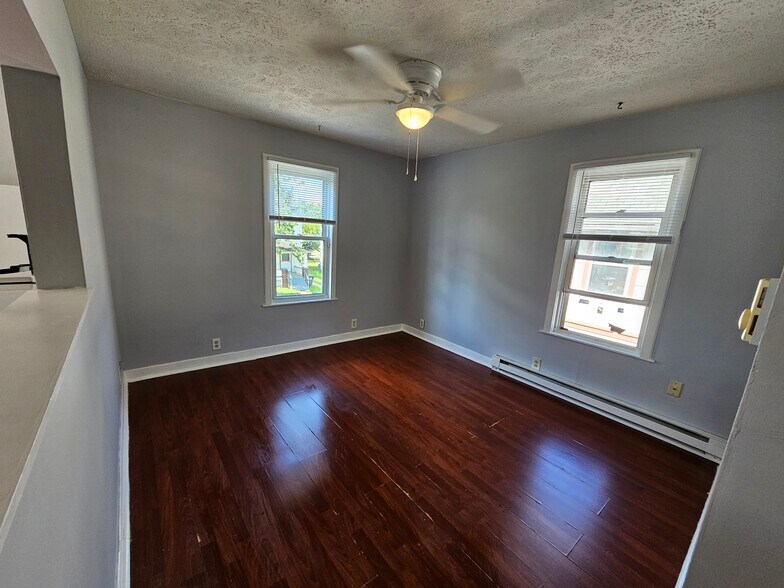 Building Photo - 1777 Marks Ave