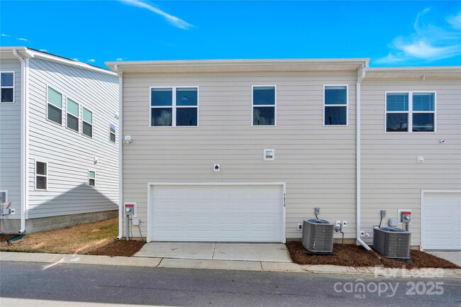 Building Photo - 5850 Strathmore Ct