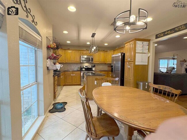 Building Photo - 4801 Shenandoah Dr
