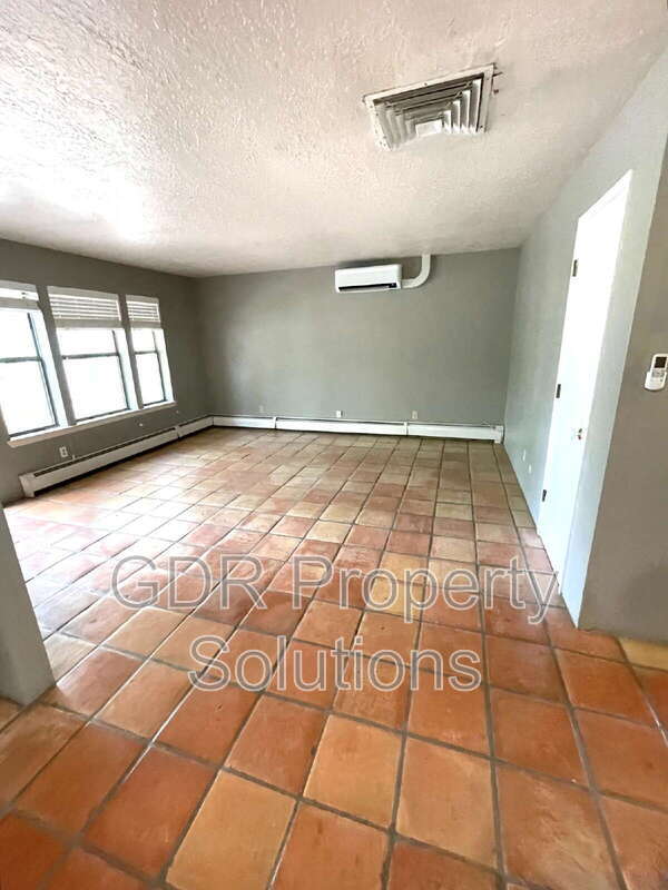 Building Photo - 314 Amherst Dr SE