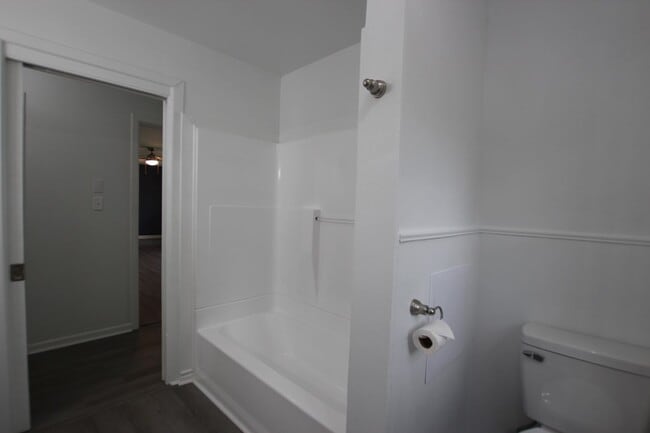 Building Photo - Adorable 3 Bed 2 Bath in Tyler with TWO Living Spaces! 1/2 OFF FIRST FULL MONTHS RENT!!