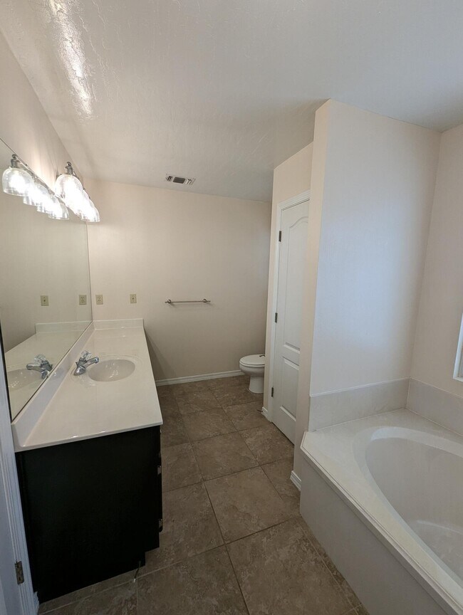 Building Photo - 509 Rush Park Cir