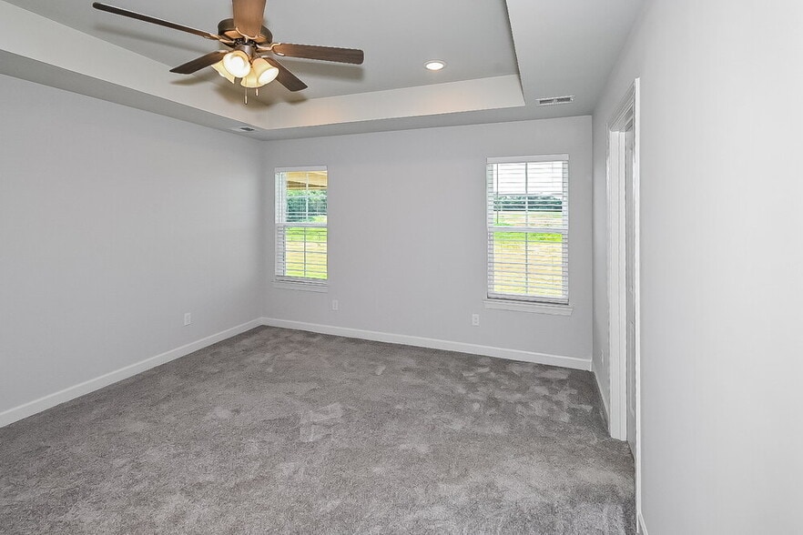 Building Photo - 5315 Holly Ridge Dr