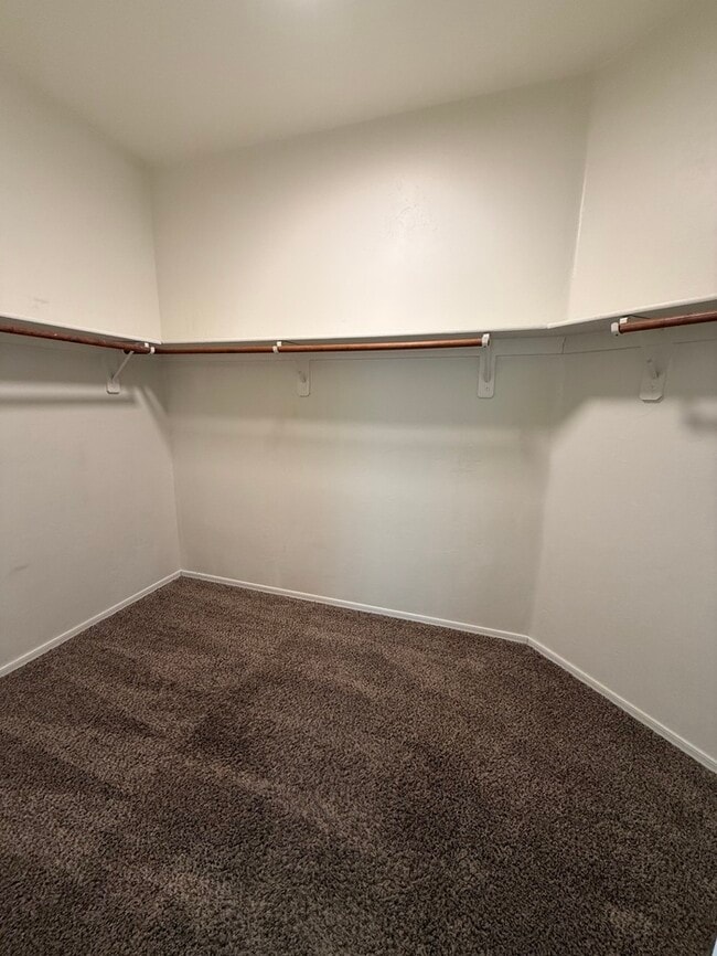 Building Photo - House For Rent