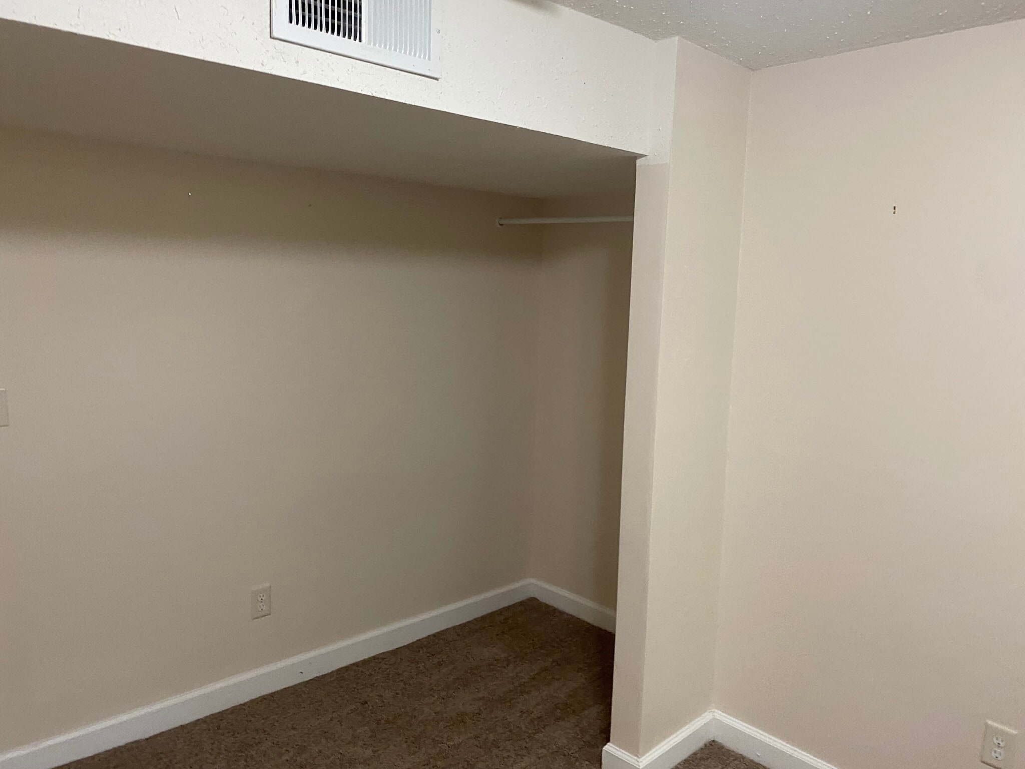 Building Photo - 10610 Johnson Cir