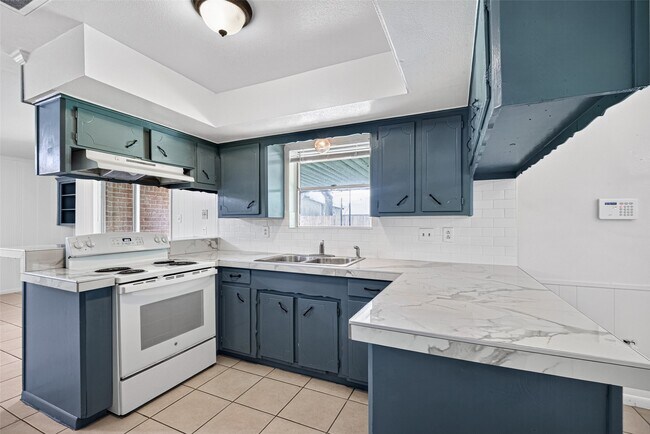 Building Photo - 5010 Shilo Dr
