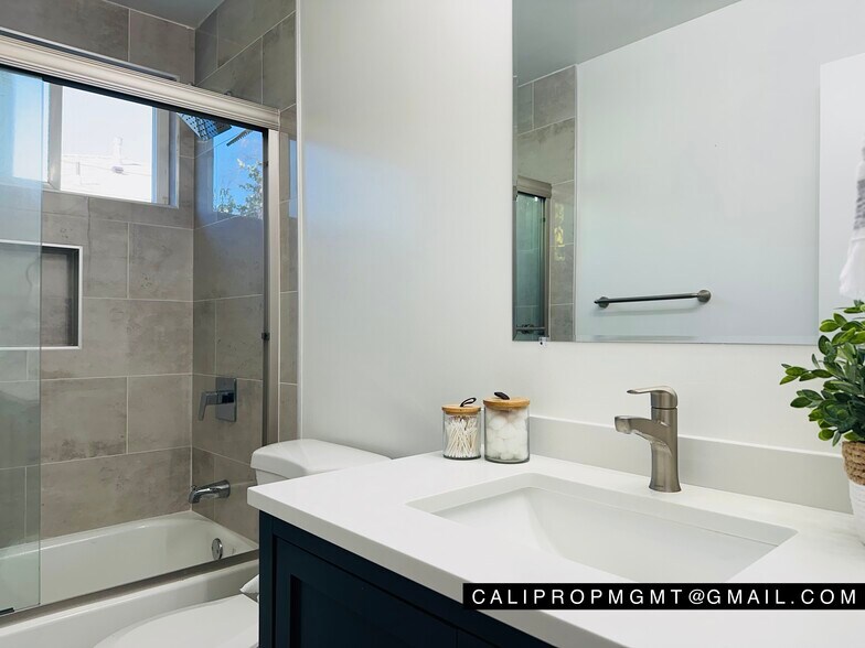 Building Photo - 2709 W Avenue 30