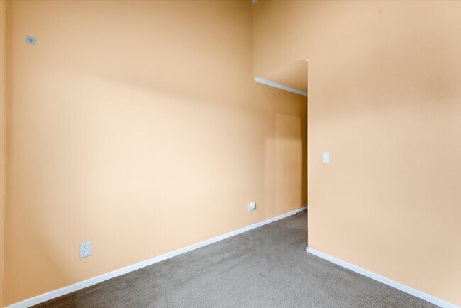 Building Photo - RIVERFRONT CONDO IN LONGVIEW