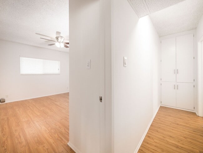 Building Photo - Modern 1-Bedroom Apartment in Prime Sherman Oaks