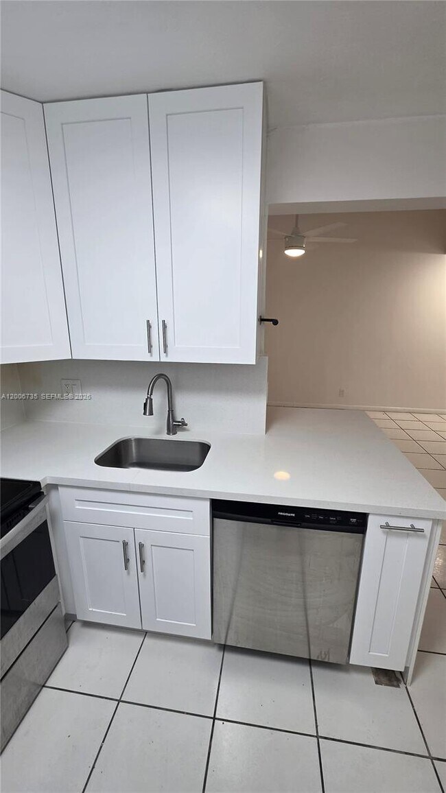 Building Photo - 216 Lake Pointe Dr