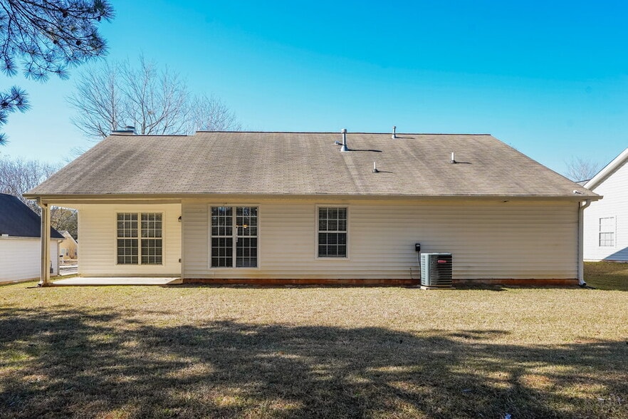 Building Photo - 310 The Gables Dr