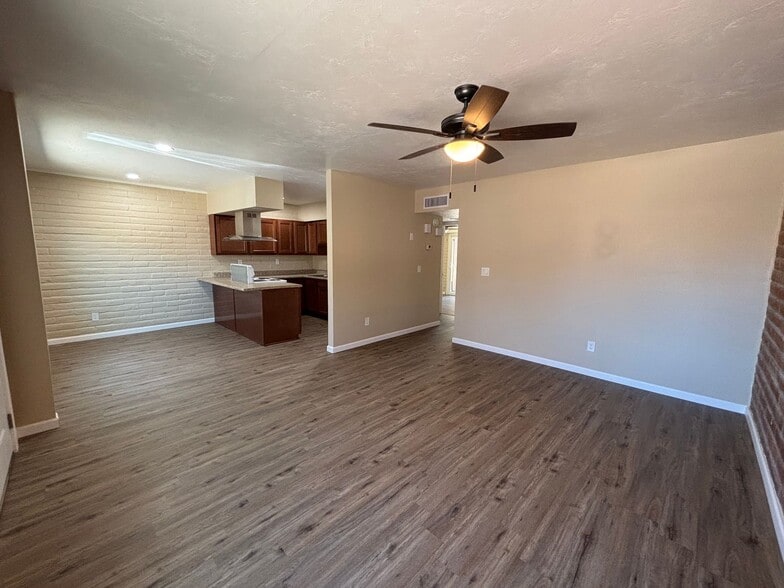 Building Photo - 3960 E Flower St