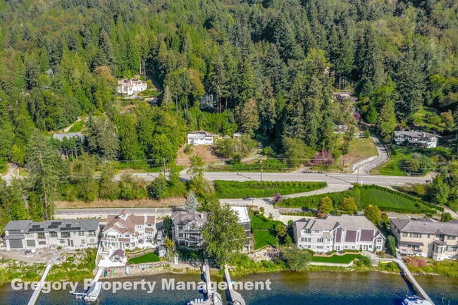 Building Photo - 2914 E Lake Sammamish Pkwy NE