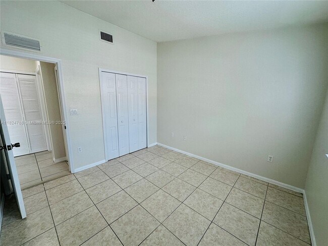 Building Photo - 1251 SE 28th Ct