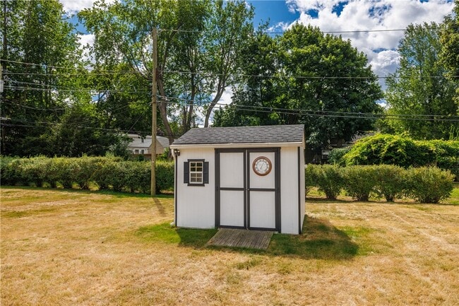 Building Photo - 503 Pineview Dr