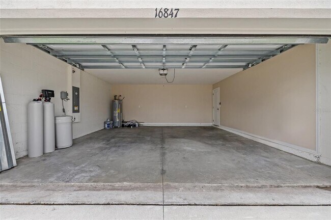 Building Photo - 16847 Delia St