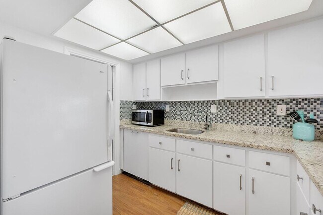 Building Photo - 2301 NE 14th Street Causeway