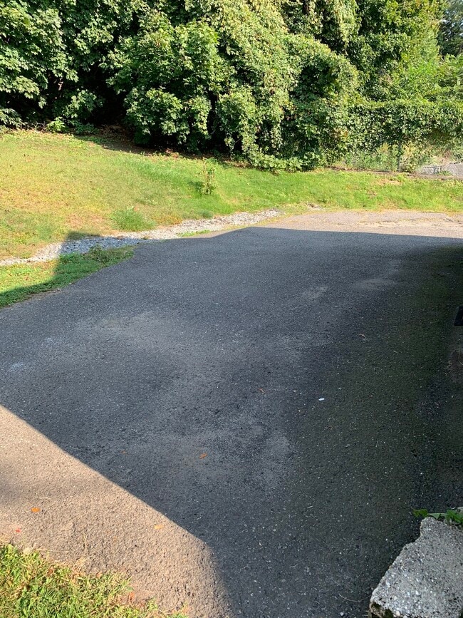 Building Photo - 230 Meadow St