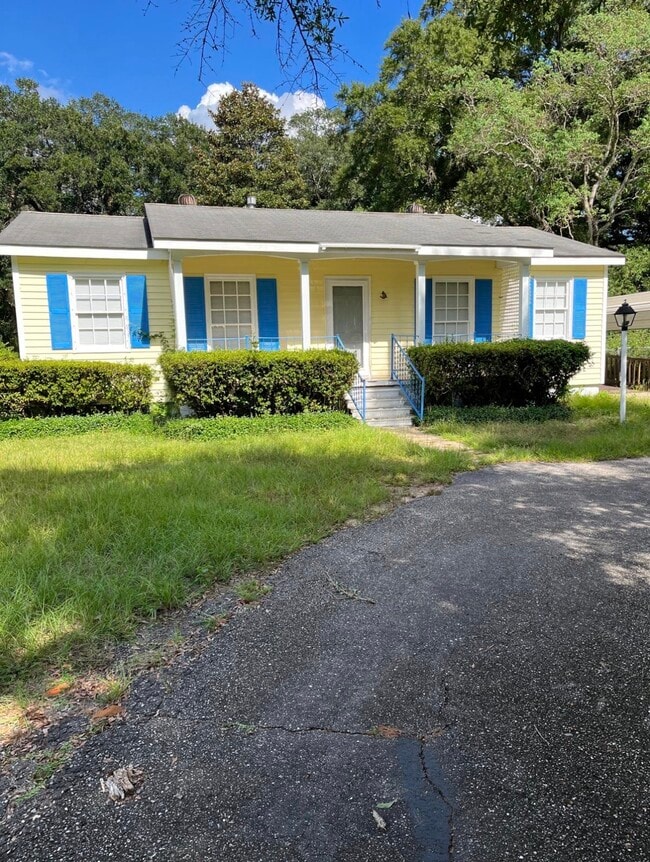 Building Photo - 1031 Oakland Dr