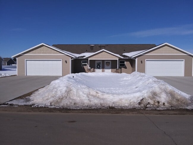 Building Photo - 2 Bedroom Duplex