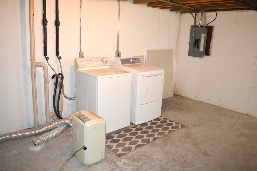 Building Photo - 328 N Allen St