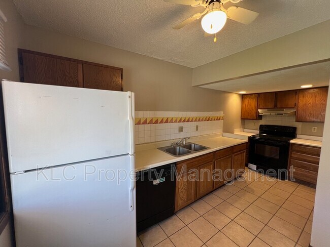 Building Photo - 1341 Stewart St