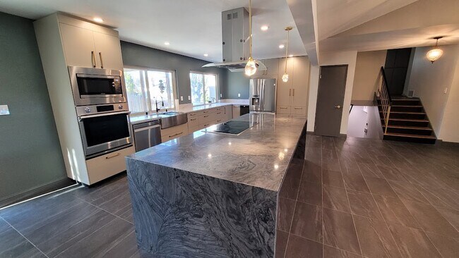 Building Photo - 108 Lexington Dr