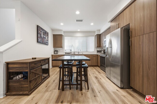 Building Photo - 9942 Artesia Blvd