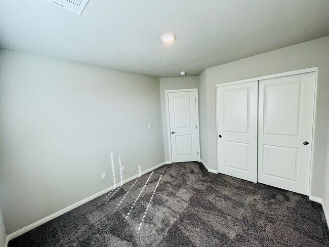 Building Photo - 4 Bd, 3 Bth, Newer Home, Granite Countertops and Entertainer’s Dream!